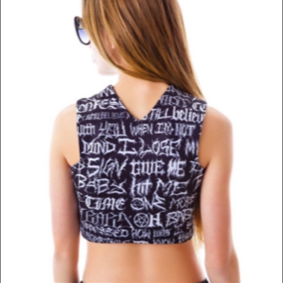 Unif metal font black & white crop top tank tee - Picture 3 of 9